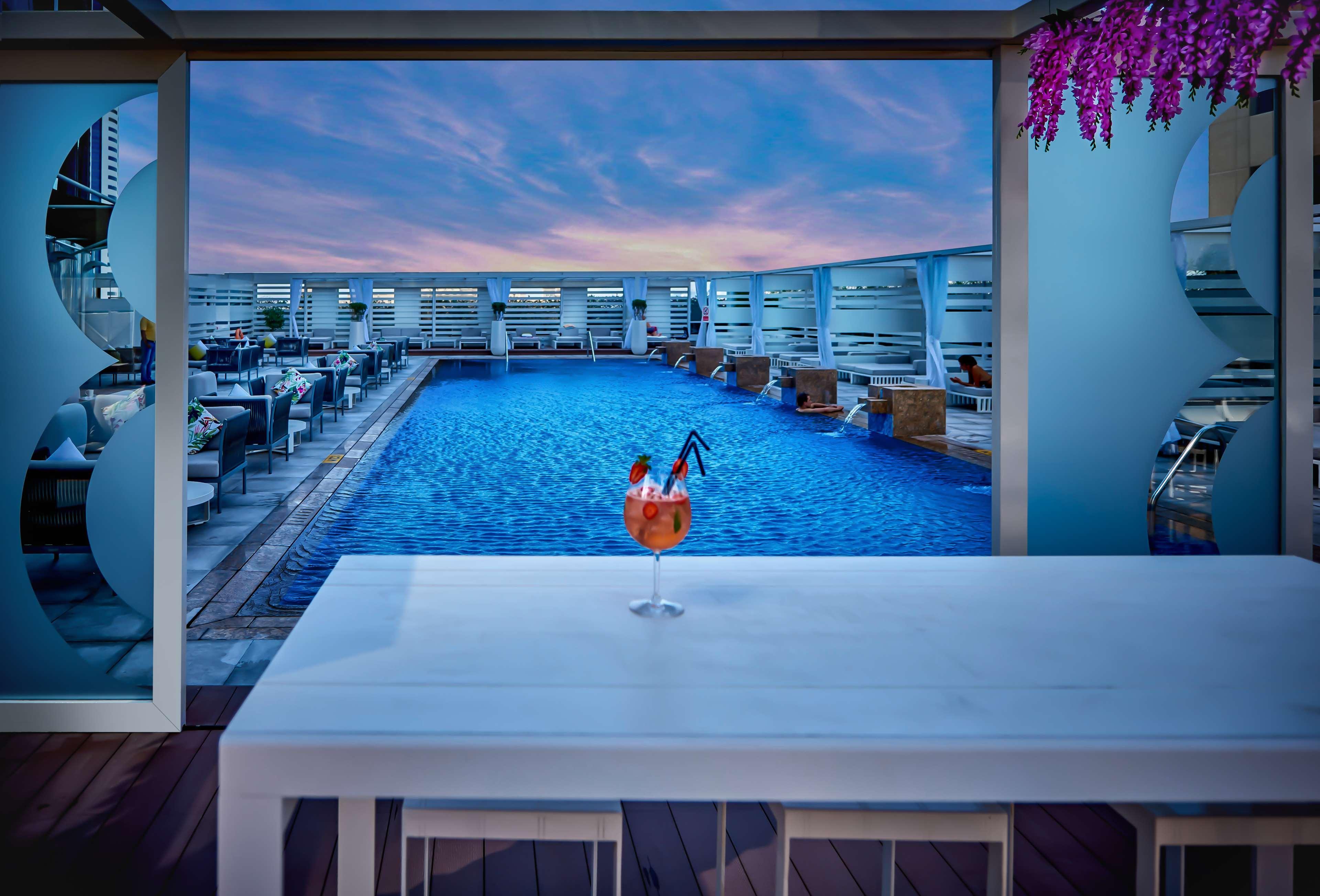 Media One Hotel Дубай Екстериор снимка