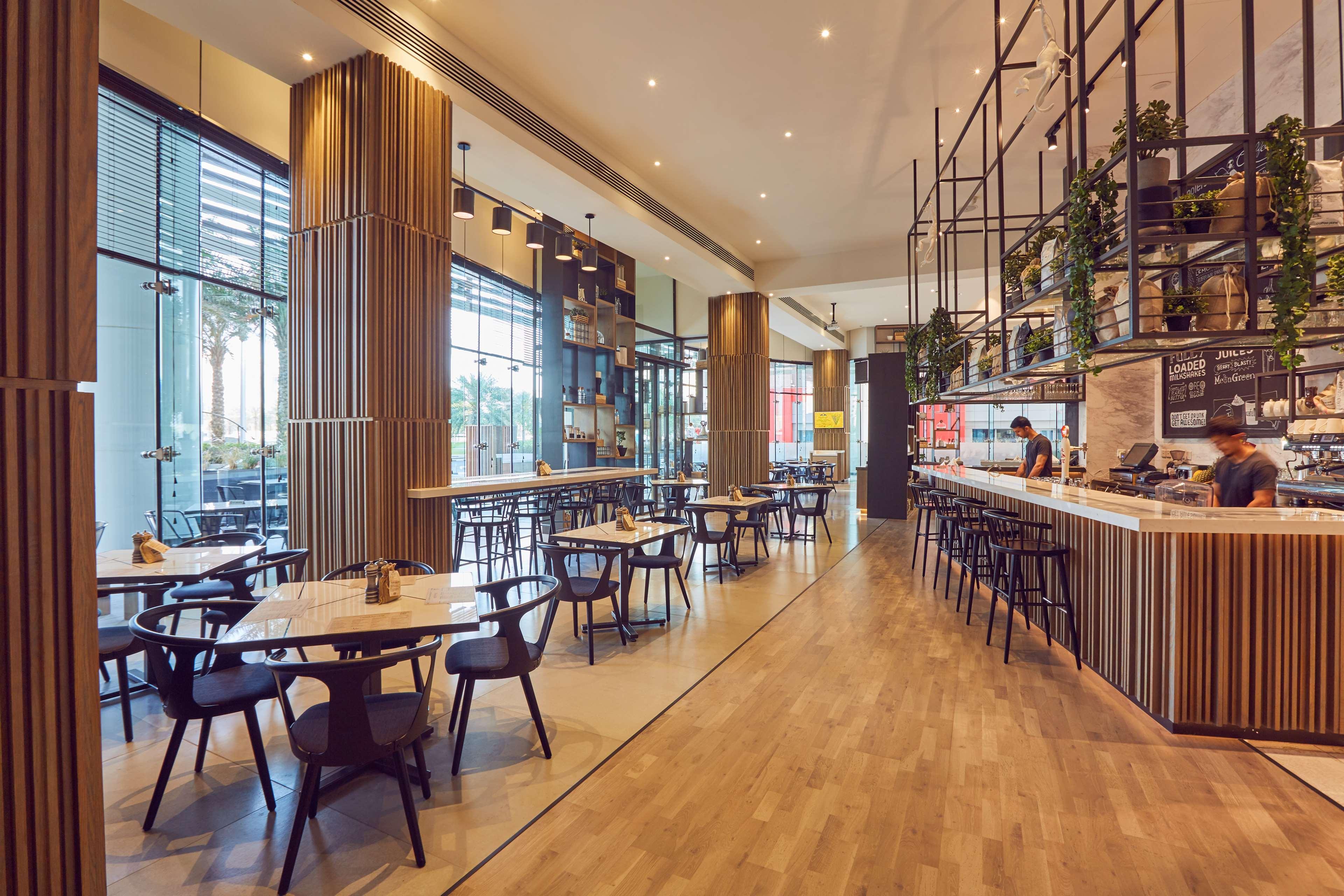 Media One Hotel Дубай Екстериор снимка