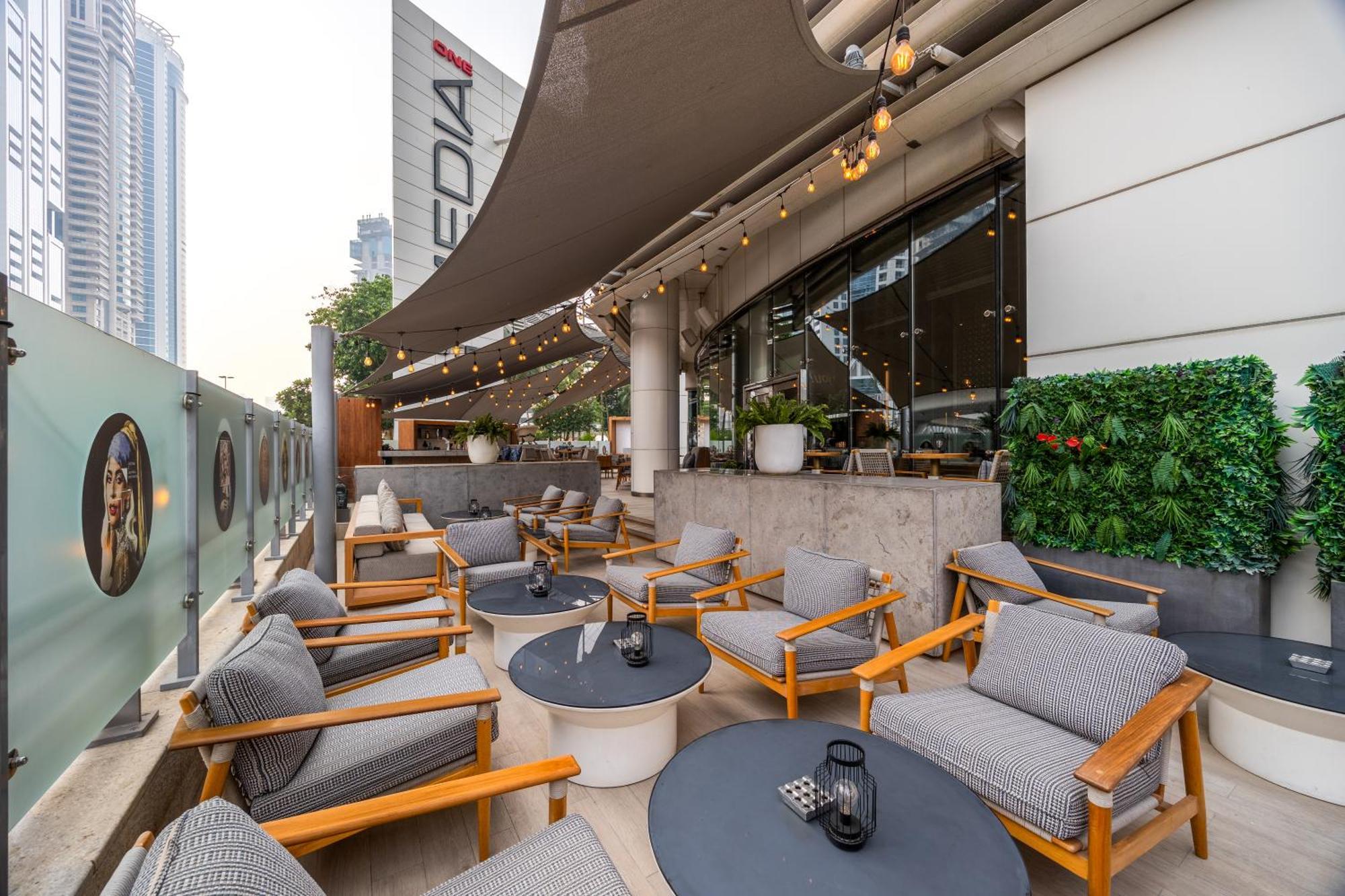 Media One Hotel Дубай Екстериор снимка