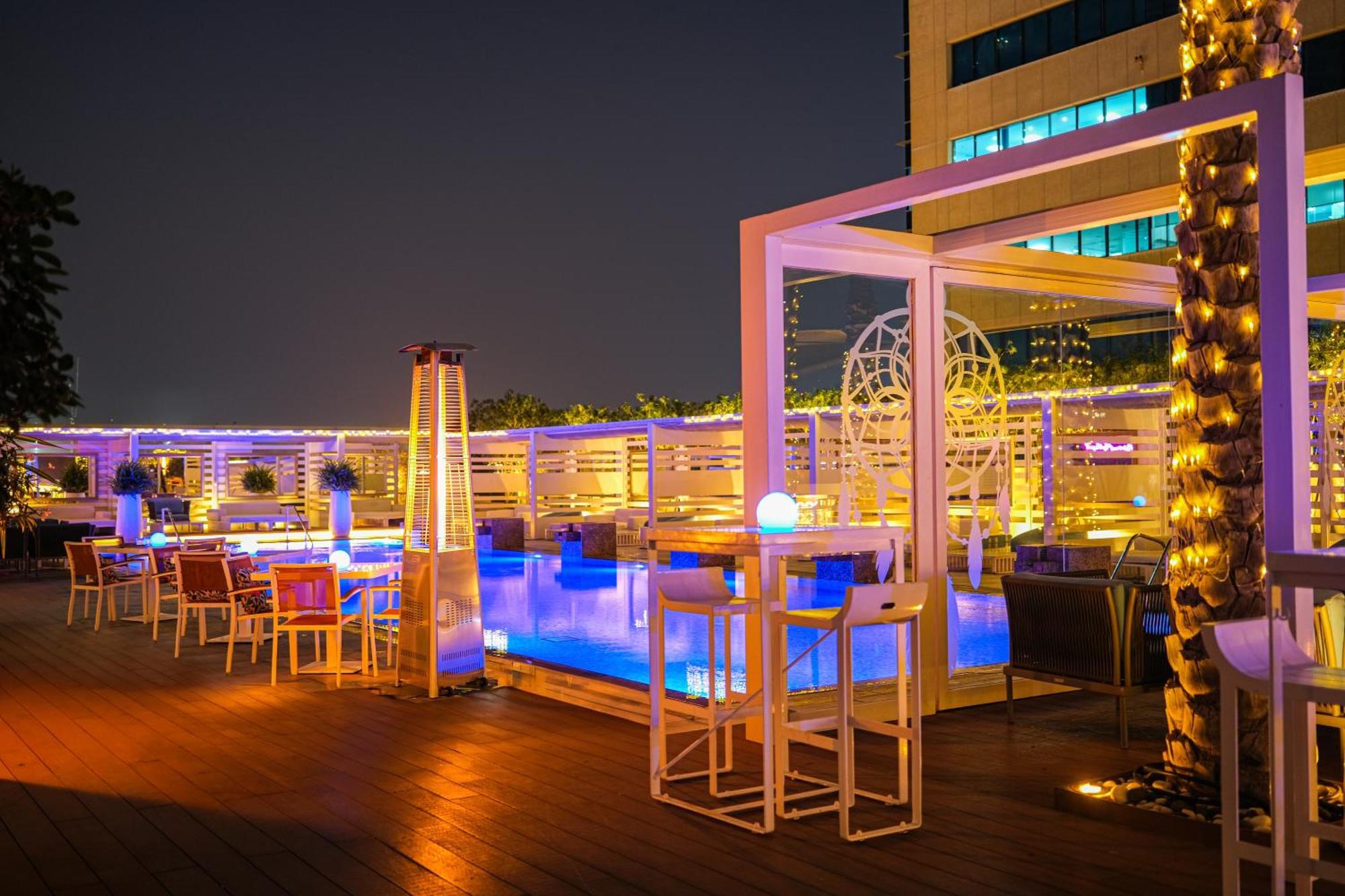 Media One Hotel Дубай Екстериор снимка
